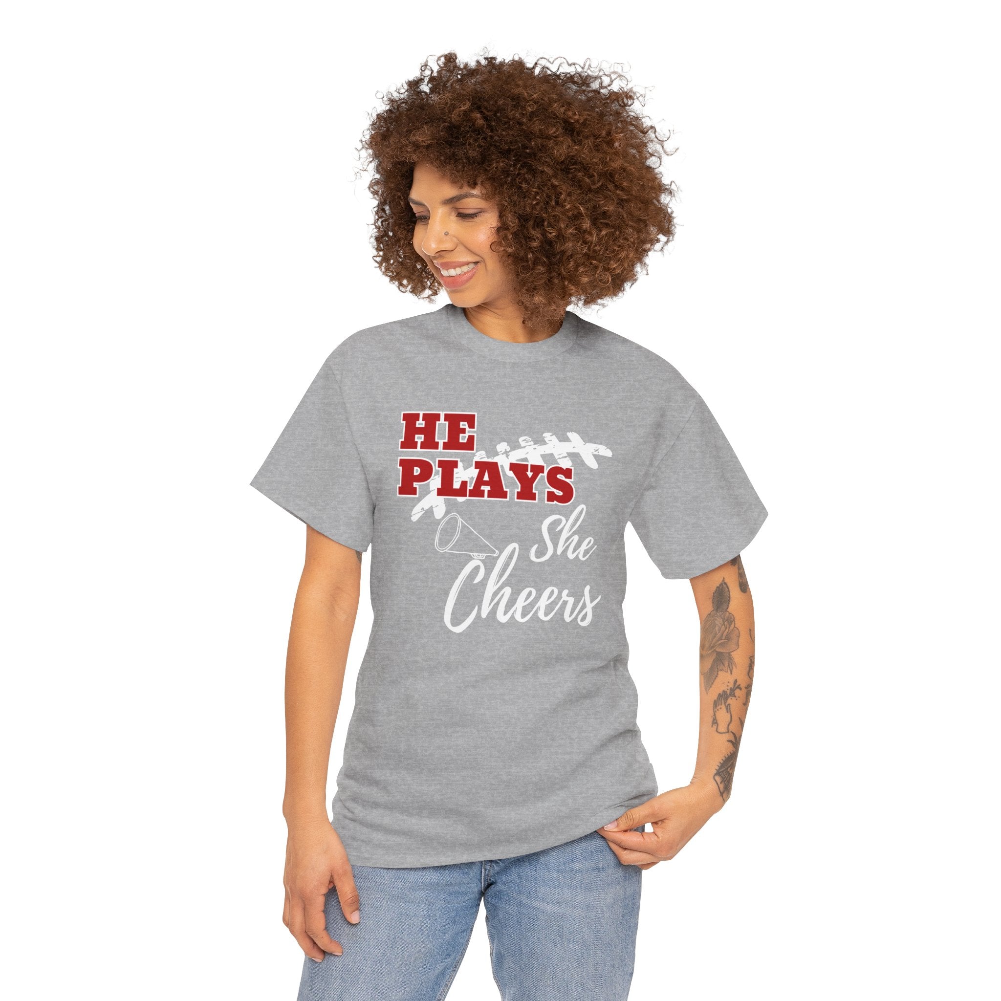 „He Plays, She Cheers“ T-Shirt