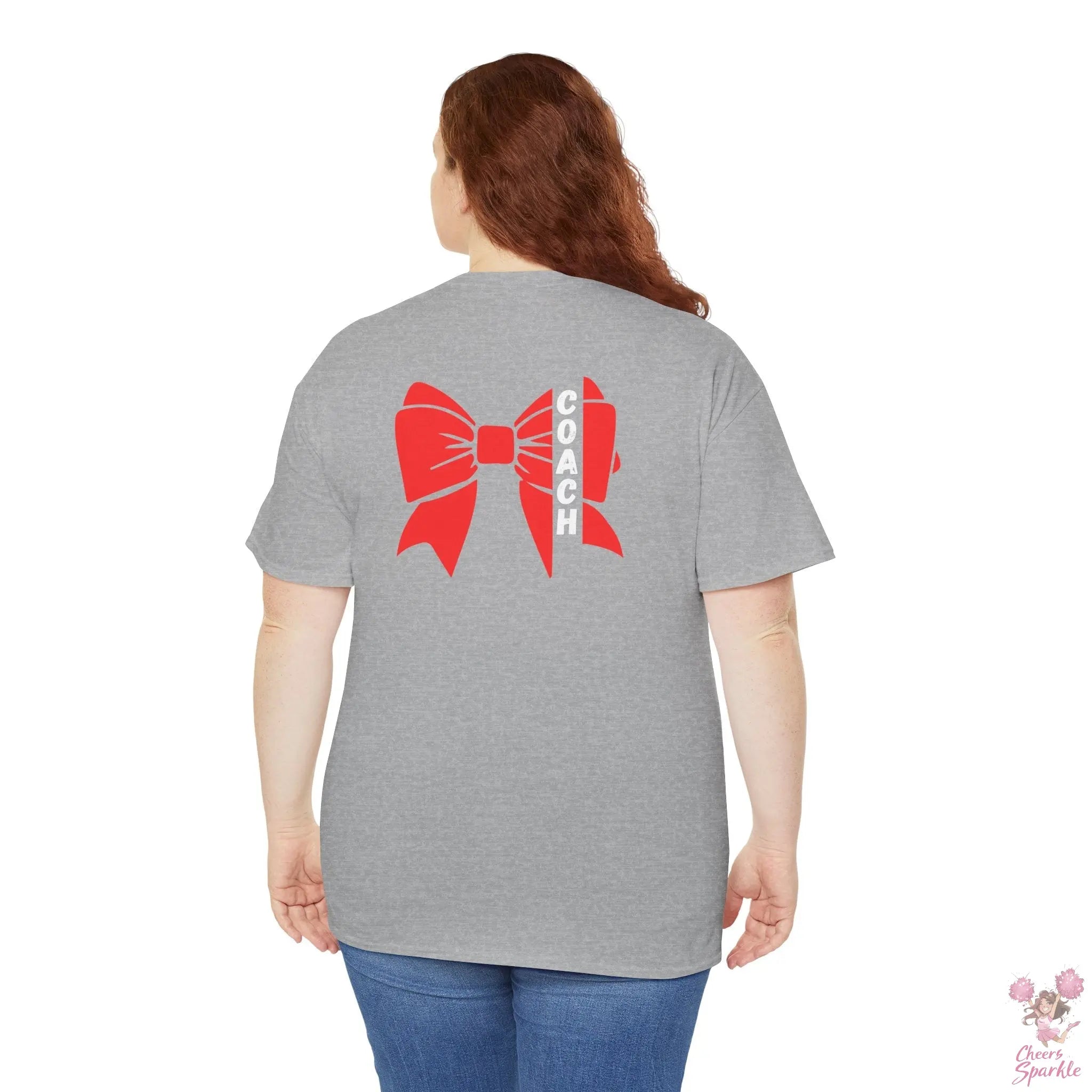 Cheer Coach T-Shirt mit roter Schleife Printify