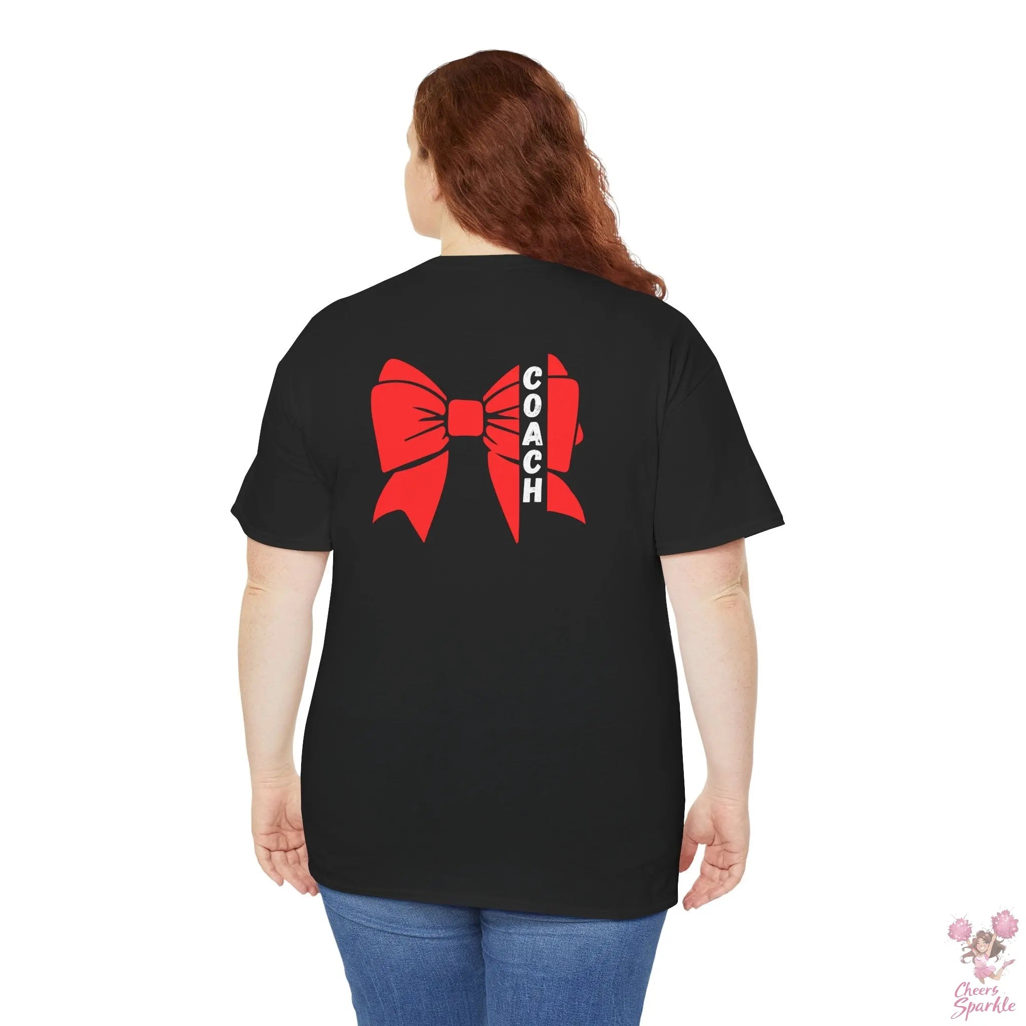 Cheer Coach T-Shirt mit roter Schleife Printify