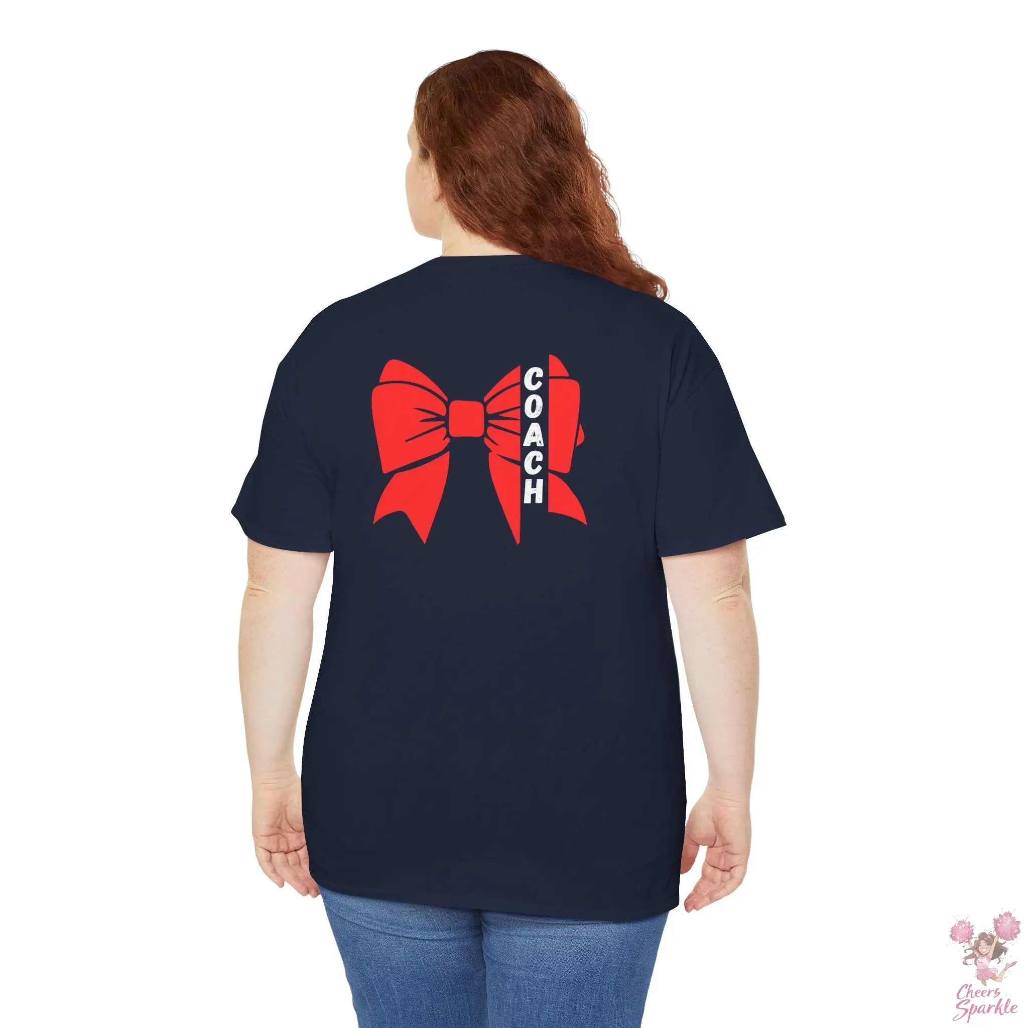 Cheer Coach T-Shirt mit roter Schleife Printify