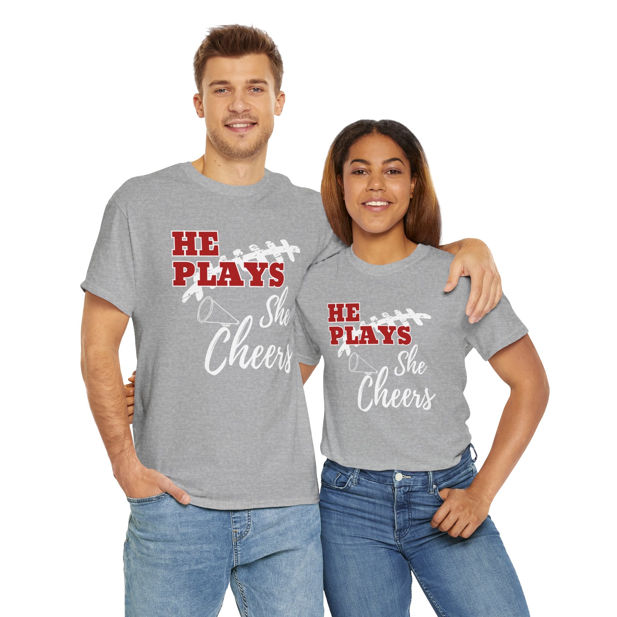 „He Plays, She Cheers“ T-Shirt