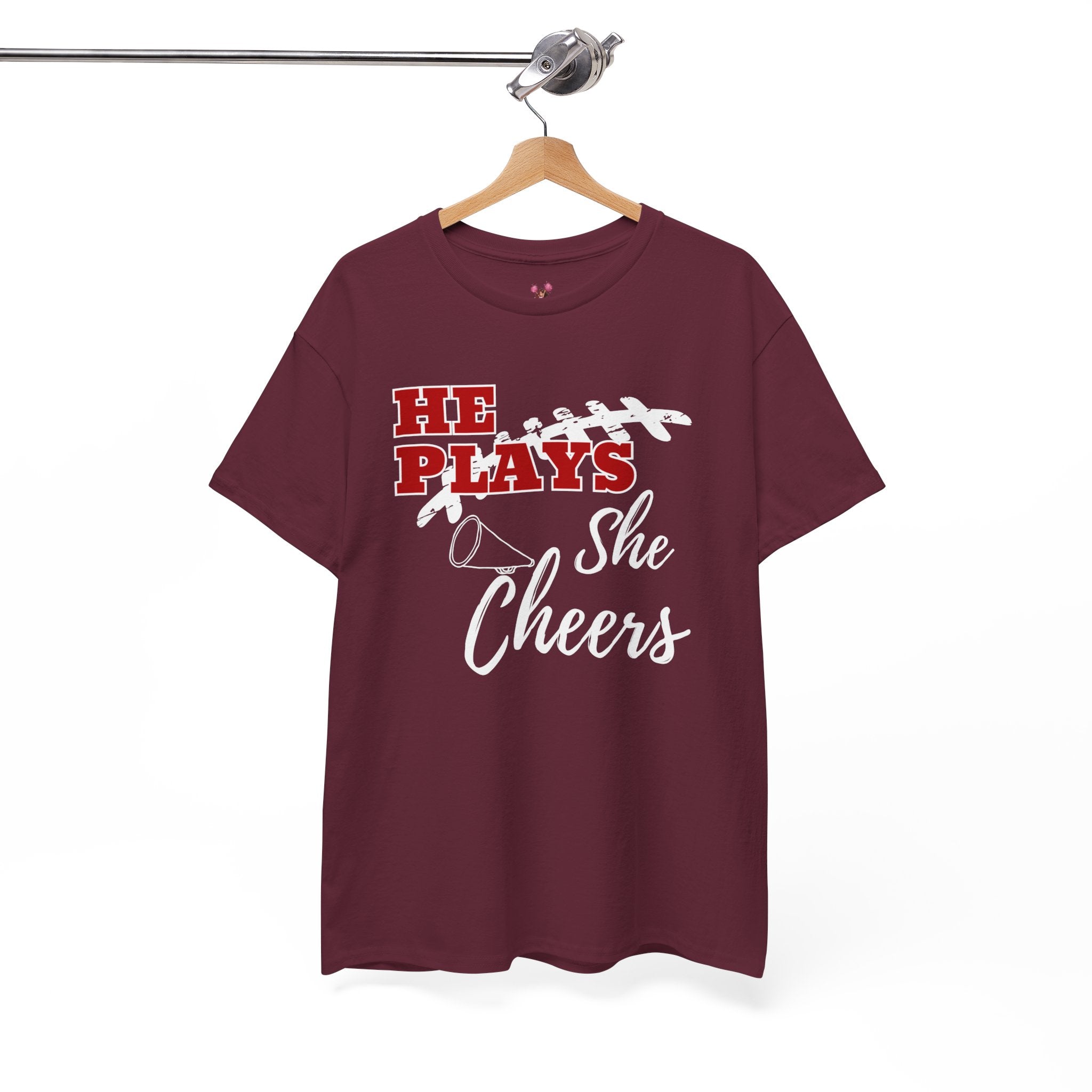 „He Plays, She Cheers“ T-Shirt