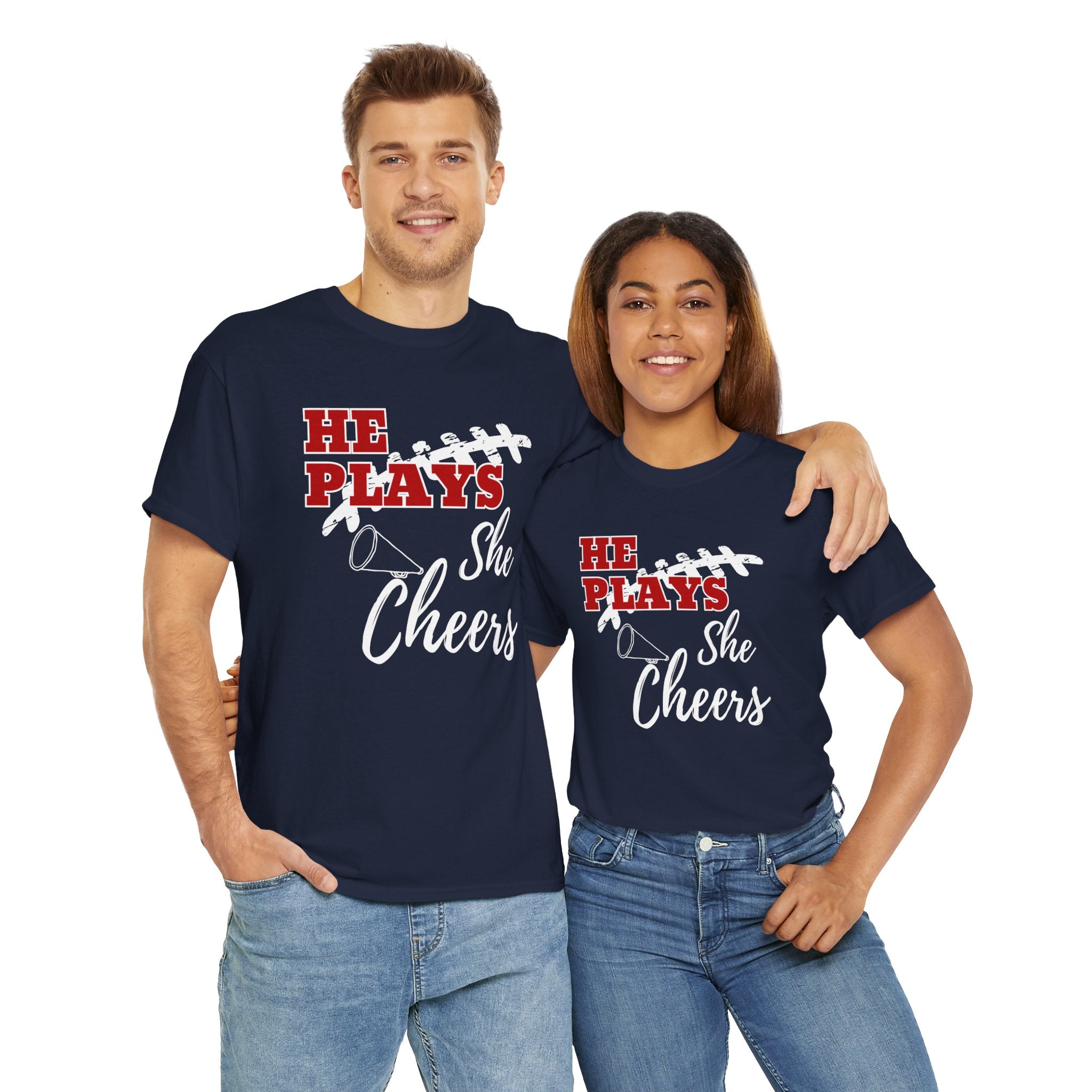 „He Plays, She Cheers“ T-Shirt
